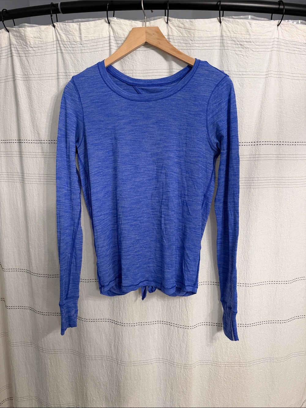 lululemon athletica Long Sleeve Open Back Top in Blue